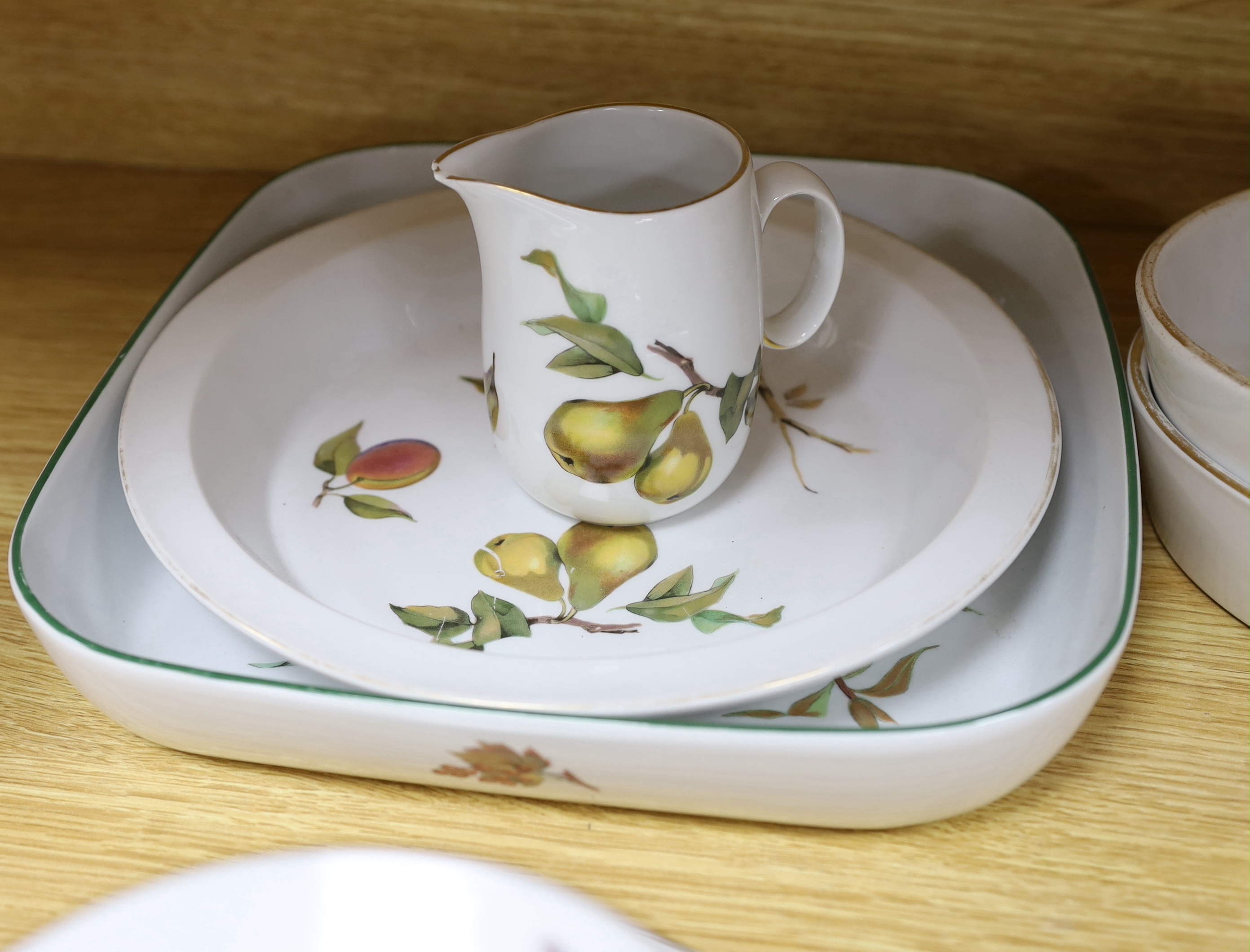 A quantity of Worcester ‘Evesham’ pattern dinner ware